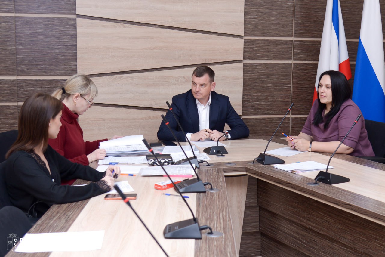 Парковка на газонах и незаконная торговля – наиболее частые нарушения в Евпатории в 2025 году Парковка на газонах и незаконная торговля – наиболее частые нарушения в Евпатории в 2025 году