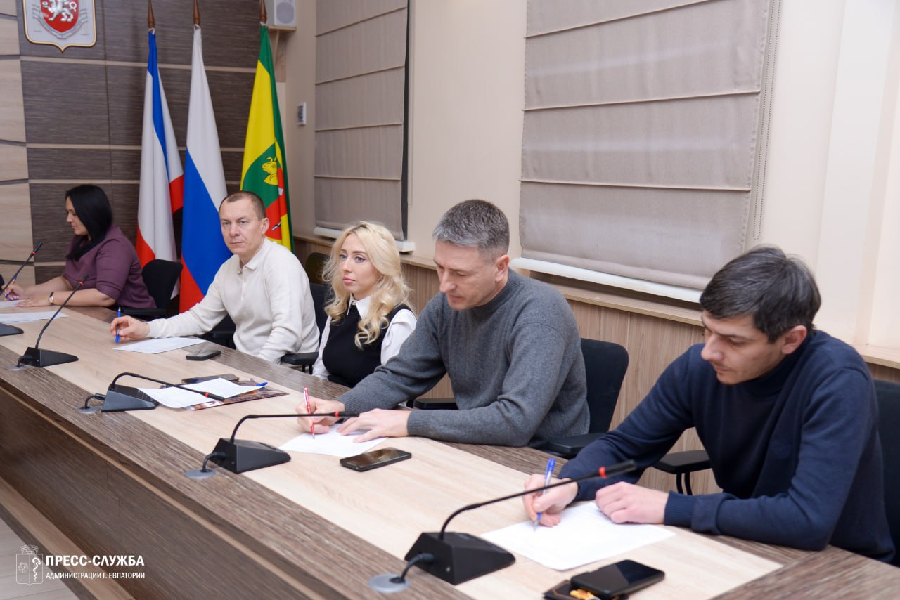 Парковка на газонах и незаконная торговля – наиболее частые нарушения в Евпатории в 2025 году Парковка на газонах и незаконная торговля – наиболее частые нарушения в Евпатории в 2025 году