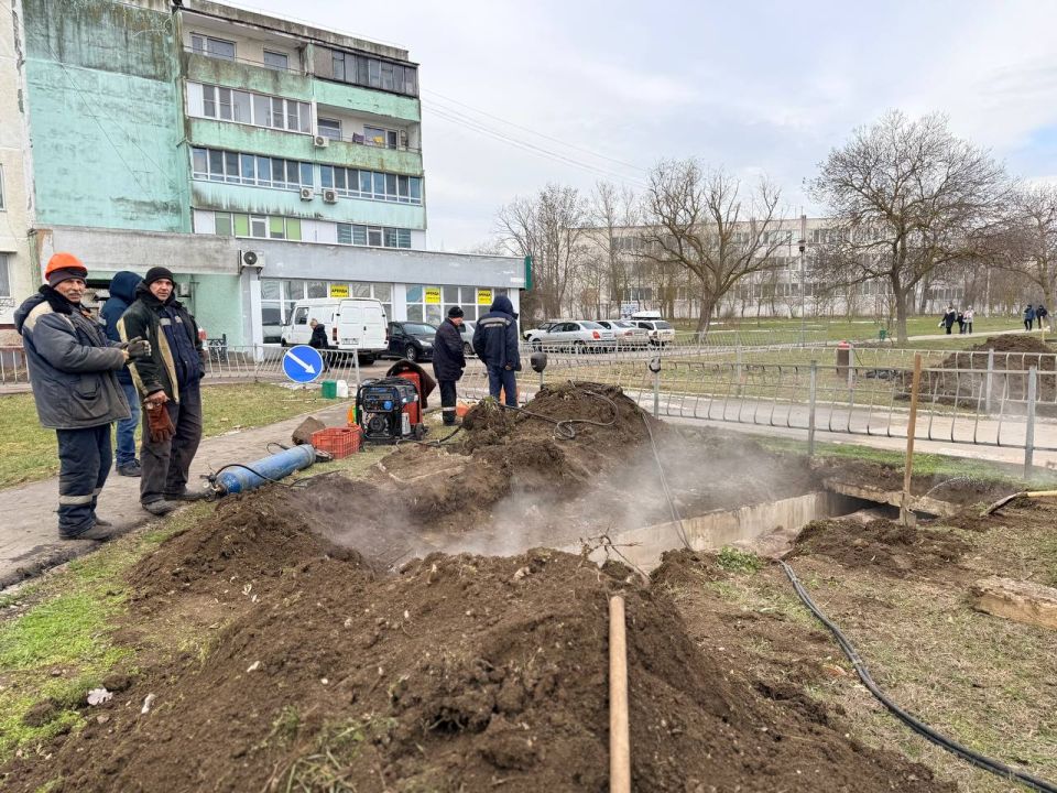 В Керчи ремонтируют теплотрассу В Керчи ремонтируют теплотрассу