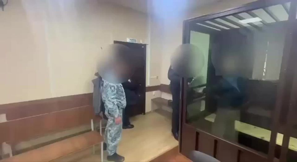 С учетом позиции прокуратуры в Черноморском районе курьеру телефонных мошенников избрана мера пресечения в виде содержания под стражей