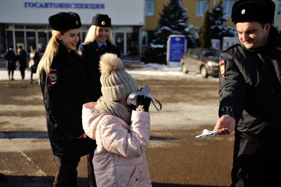 Крымские полицейские помогли исполнить детскую мечту для восьмилетней Кати