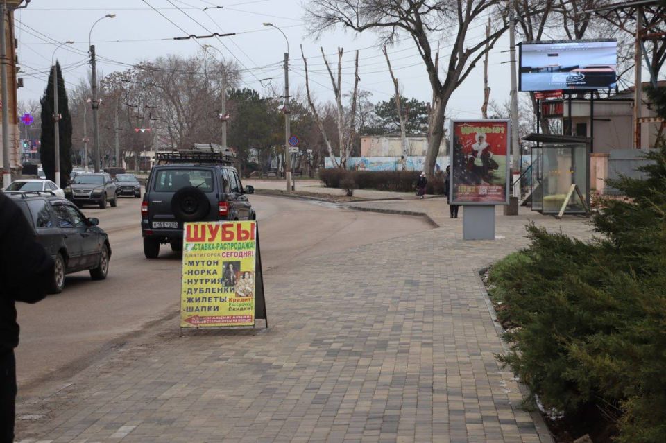 Сотрудники управления муниципального контроля продолжают системную работу по выявлению незаконных рекламных конструкций Сотрудники управления муниципального контроля продолжают системную работу по выявлению незаконных рекламных конструкций