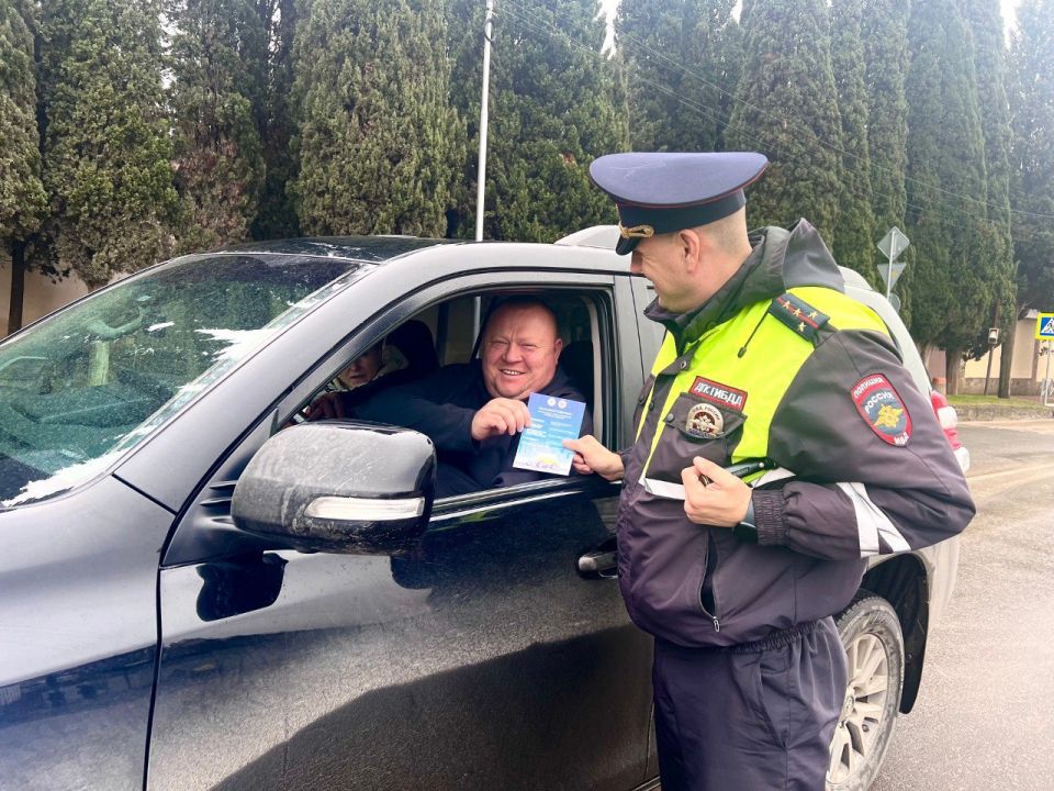 Госавтоинспекция Алушты призывает водителей к осторожности на зимних дорогах Госавтоинспекция Алушты призывает водителей к осторожности на зимних дорогах