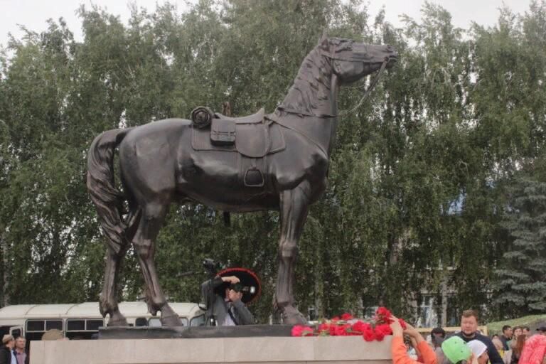 За верную службу: памятники необычным фронтовикам в России