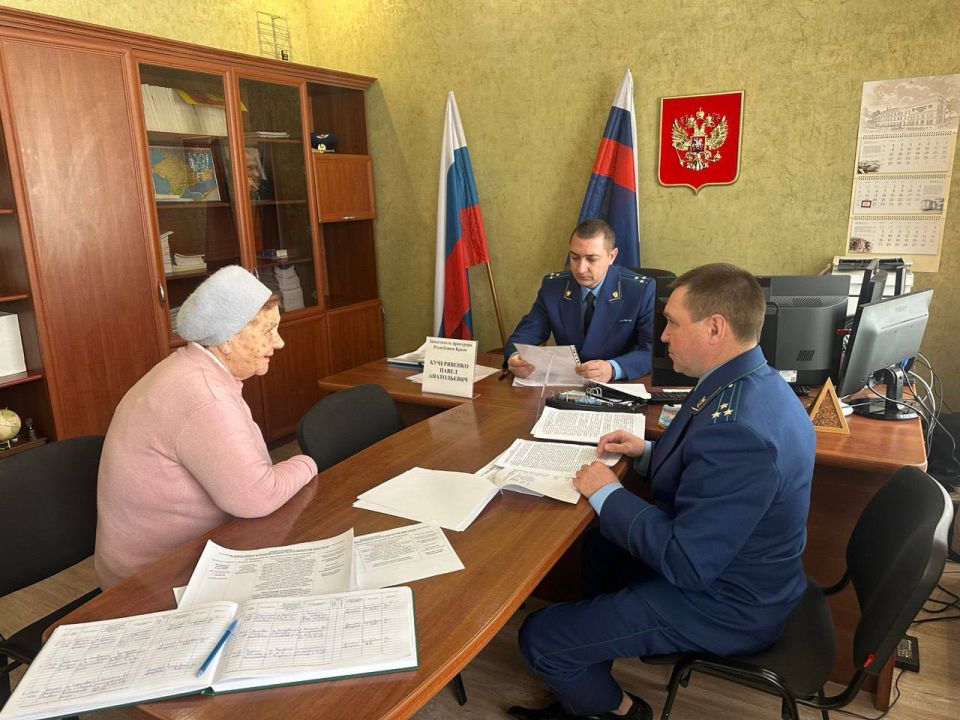 Заместитель прокурора Крыма Павел Кучерявенко провел выездной прием жителей Джанкойского района Заместитель прокурора Крыма Павел Кучерявенко провел выездной прием жителей Джанкойского района