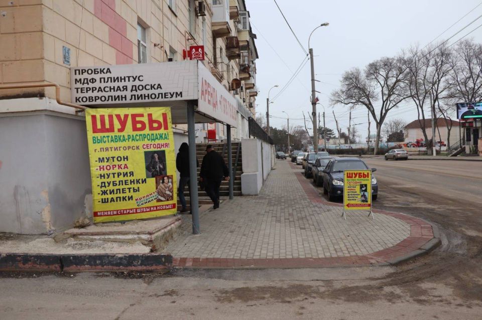 Сотрудники управления муниципального контроля продолжают системную работу по выявлению незаконных рекламных конструкций