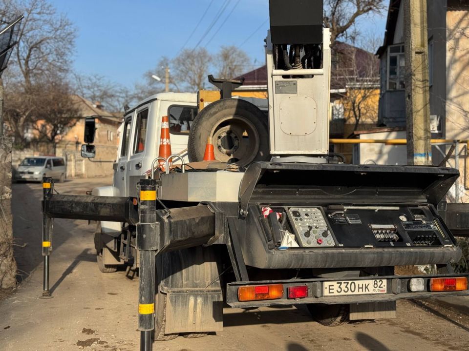 Новые декоративные фонари установлены вдоль пешеходной аллеи по ул. Казакова в направлении школы-гимназии №1 и вдоль учебного учреждения Новые декоративные фонари установлены вдоль пешеходной аллеи по ул. Казакова в направлении школы-гимназии №1 и вдоль учебного учреждения