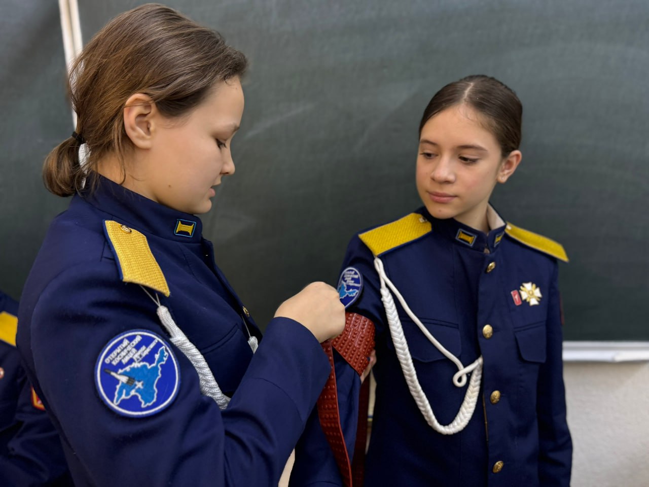 Кадеты 6 класса Открытого космического лицея им. Г. Т. Берегового города Симферополя, при содействии советника директора по воспитанию Софьи Чирковой, встретились с инструкторами военной части 6922 Кадеты 6 класса Открытого космического лицея им. Г. Т. Берегового города Симферополя, при содействии советника директора по воспитанию Софьи Чирковой, встретились с инструкторами военной части 6922