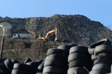 В Ялте на перегрузочном полигоне образовывается оползень из-за стройотходов