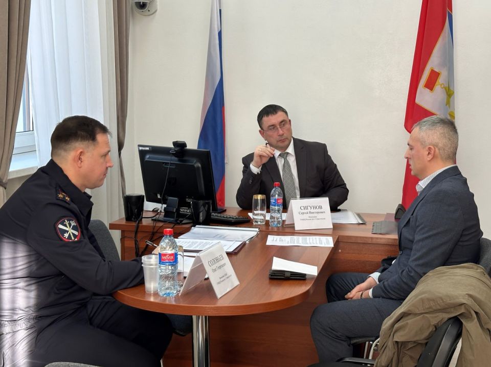 Начальник УМВД России по г.Севастополю генерал-майор полиции Сергей Сигунов провёл личный приём граждан Начальник УМВД России по г.Севастополю генерал-майор полиции Сергей Сигунов провёл личный приём граждан