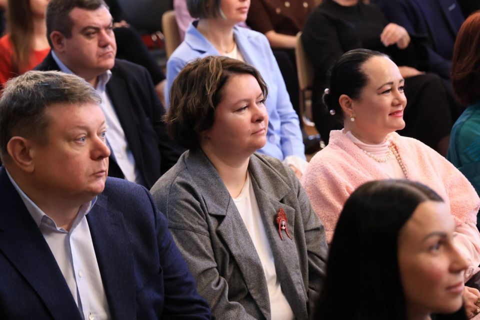 ������ ����������� �������� ����� ������������ �������� ���� �������� � �����: