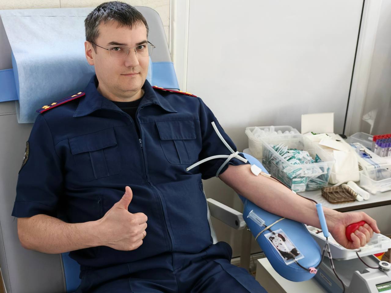 Офицеры Следственного комитета России вновь стали участниками акции по сдаче крови для нуждающихся крымчан Офицеры Следственного комитета России вновь стали участниками акции по сдаче крови для нуждающихся крымчан