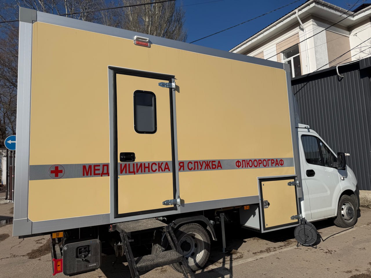 Для Симферопольской поликлиники №3 закупили передвижной флюорографический кабинет