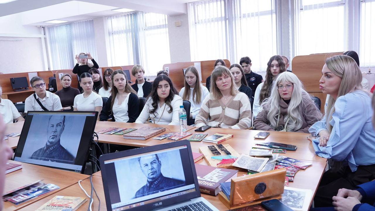 Анастасия Гридчина: В Крымской республиканской библиотеке имени И. Я. Франко состоялось торжественное мероприятие, приуроченное к 123-й годовщине со дня рождения Героя Советского Союза Василия Акимовича Горишнего Анастасия Гридчина: В Крымской республиканской библиотеке имени И. Я. Франко состоялось торжественное мероприятие, приуроченное к 123-й годовщине со дня рождения Героя Советского Союза Василия Акимовича Горишнего