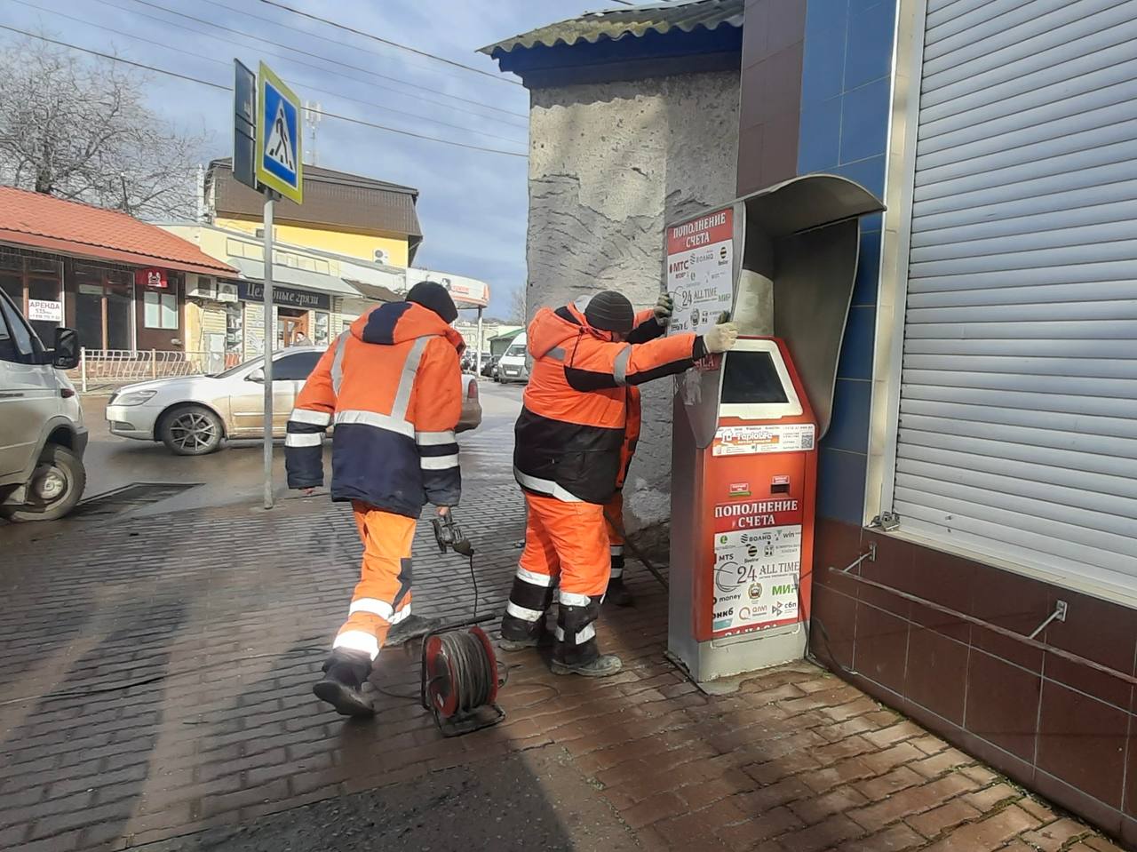 В Евпатории убрали незаконные бетонные блоки, которые недавно помешали проезду техники МЧС на пожар В Евпатории убрали незаконные бетонные блоки, которые недавно помешали проезду техники МЧС на пожар