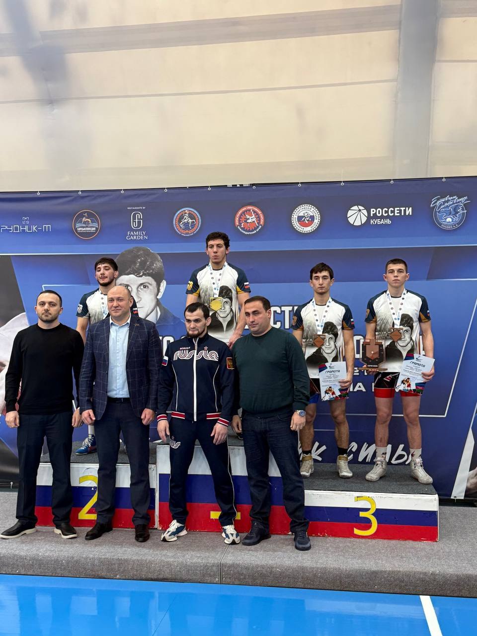 С бронзовыми медалями вернулись наши спортсмены Даниил Орешкин из села Петровка и Никита Тарасенко из села Марьяновка из Сочи, в котором 24-25 января проходил Чемпионат ЮФО по спортивной (греко-римской) борьбе среди юниоров... С бронзовыми медалями вернулись наши спортсмены Даниил Орешкин из села Петровка и Никита Тарасенко из села Марьяновка из Сочи, в котором 24-25 января проходил Чемпионат ЮФО по спортивной (греко-римской) борьбе среди юниоров...