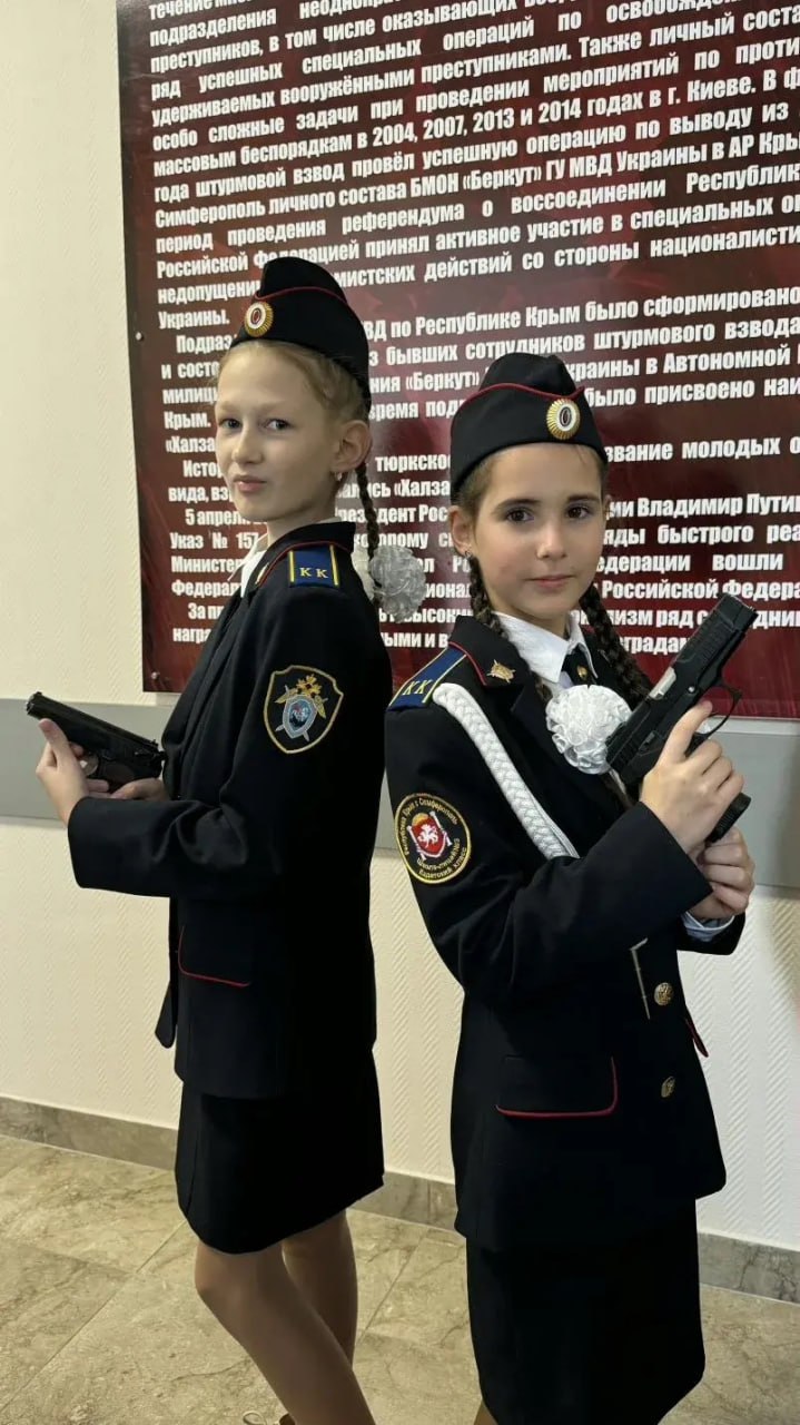 Сотрудники СОБР Росгвардии «Халзан» провели экскурсию для симферопольских школьников Сотрудники СОБР Росгвардии «Халзан» провели экскурсию для симферопольских школьников