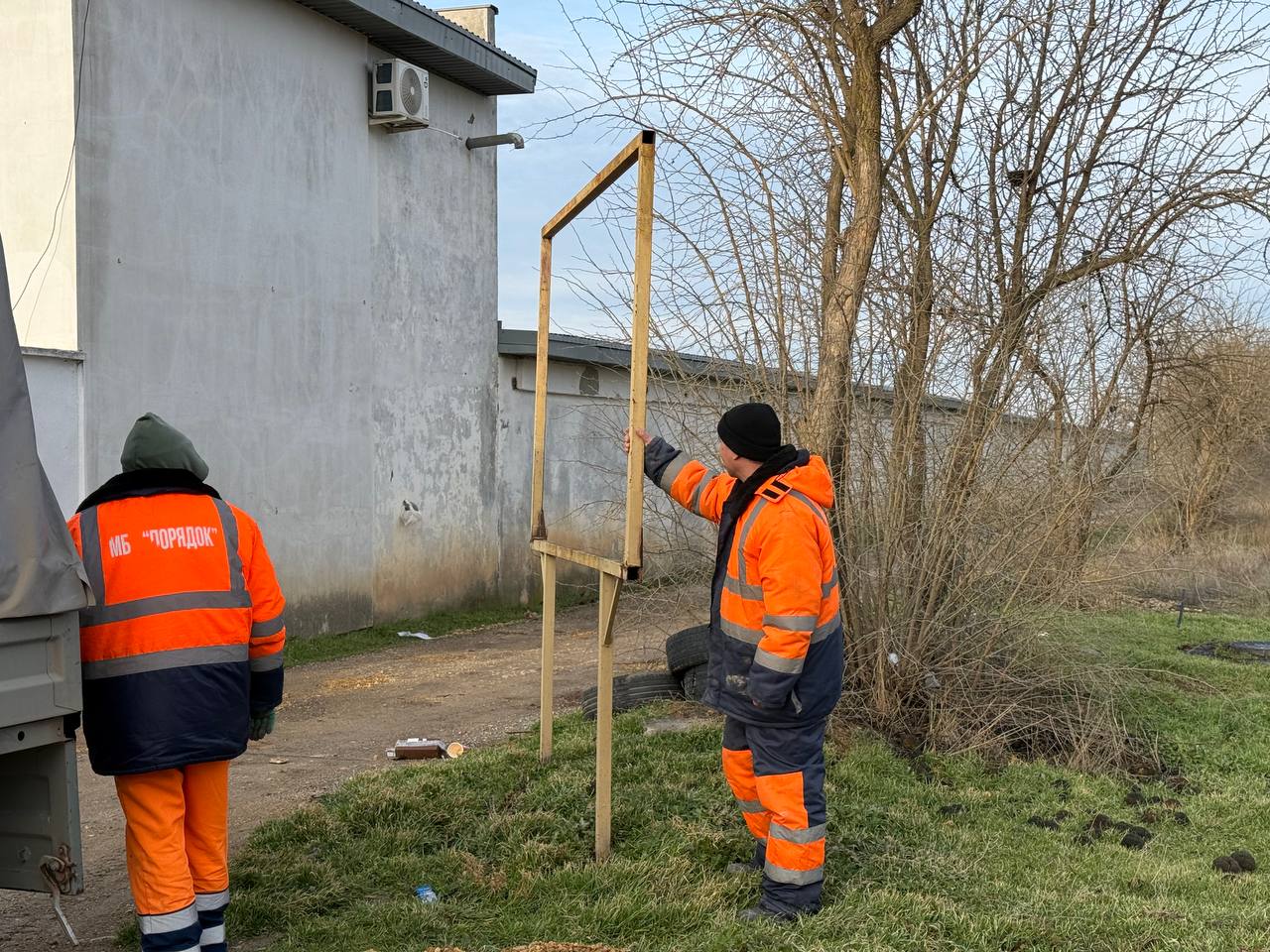В Евпатории убрали незаконные бетонные блоки, которые недавно помешали проезду техники МЧС на пожар В Евпатории убрали незаконные бетонные блоки, которые недавно помешали проезду техники МЧС на пожар