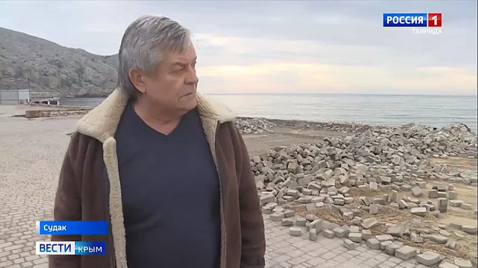 В Судаке начались работы по обустройству территории городской набережной