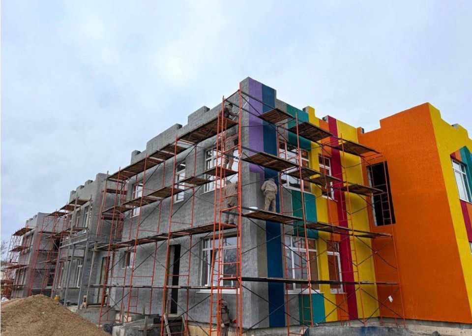 Заместитель прокурора Крыма Павел Кучерявенко проверил ход строительства здания детского сада в Джанкойском районе