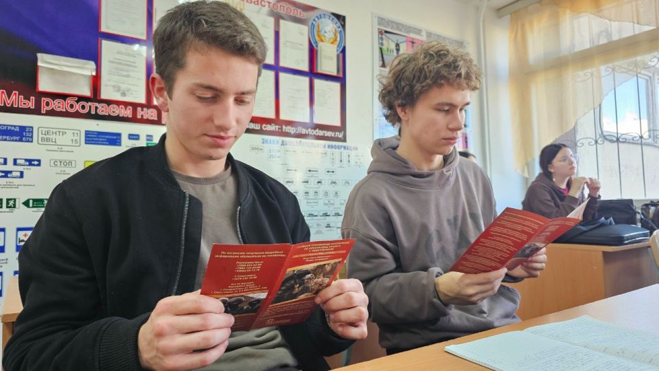 Росгвардейцы встретились с будущими выпускниками севастопольского колледжа