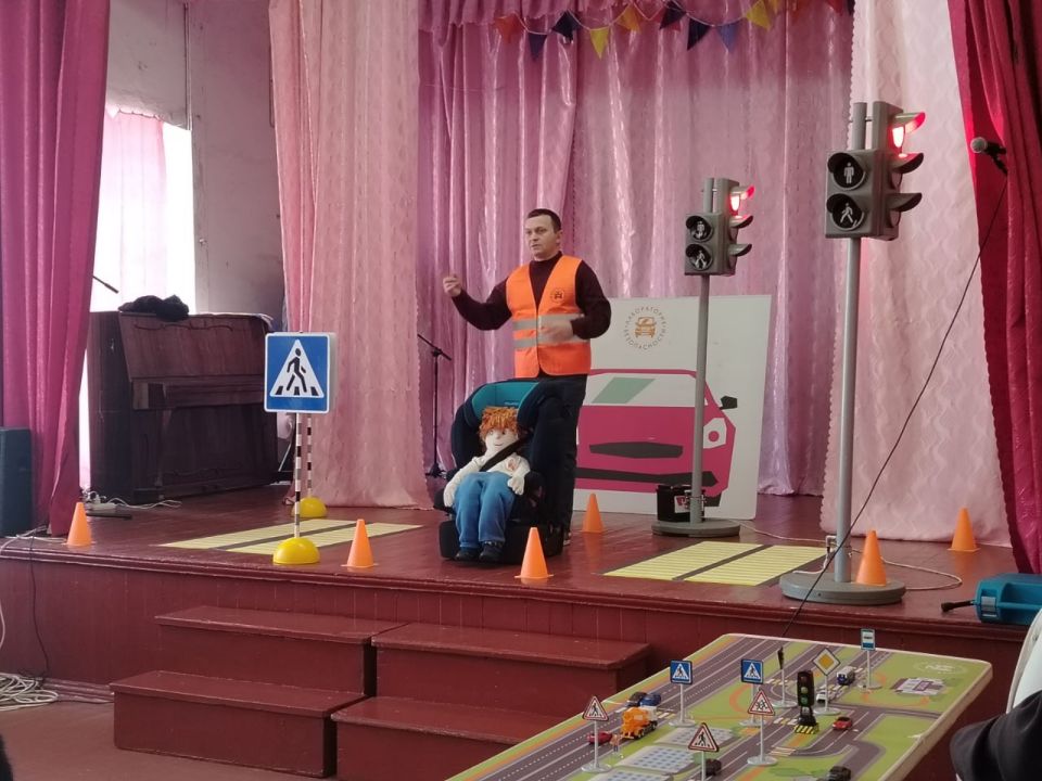 В Крыму проходят уроки по профилактике дорожно-транспортного травматизма В Крыму проходят уроки по профилактике дорожно-транспортного травматизма