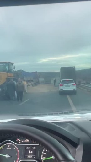 На трассе "Таврида" произошло ДТП с фурой