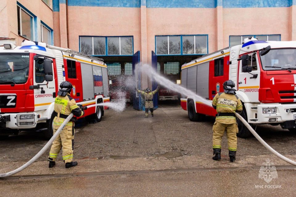 В Крыму, следуя добрым традициям пожарного братства, торжественно провели на заслуженный отдых огнеборца