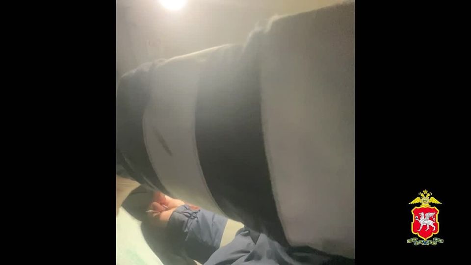 В Крыму задержан нетрезвый пенсионер, снесший во время ночного вояжа за спиртным три дорожных знака