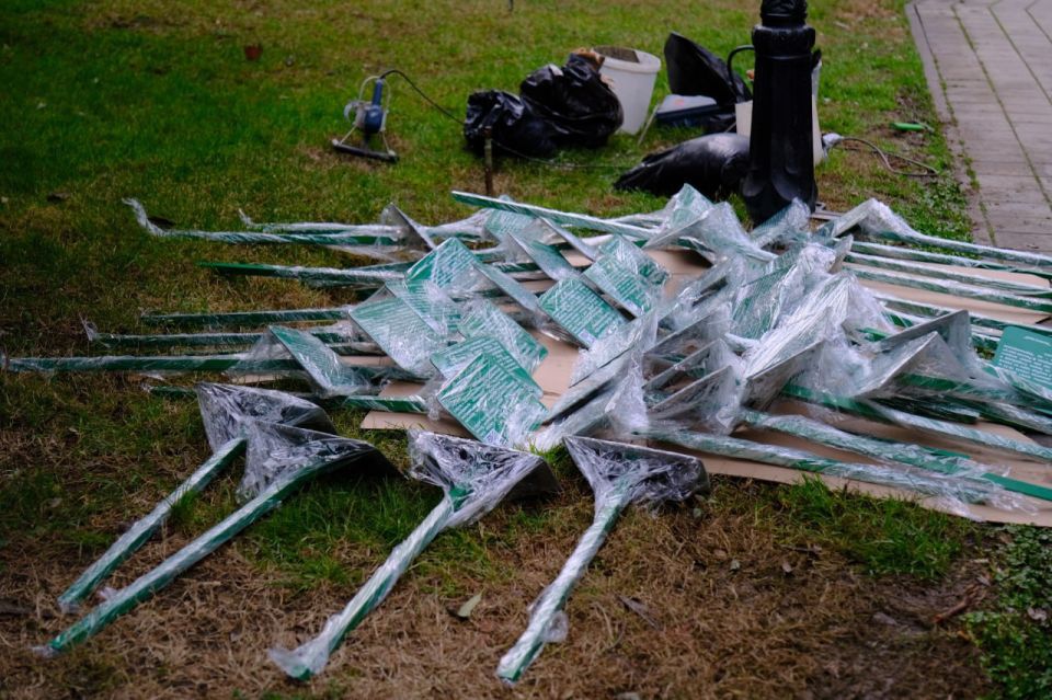 В Ялте начали устанавливать информационные таблички о деревьях региона В Ялте начали устанавливать информационные таблички о деревьях региона