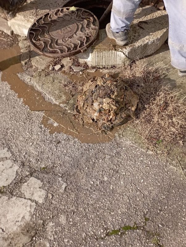 Не бросайте мусор в унитаз!