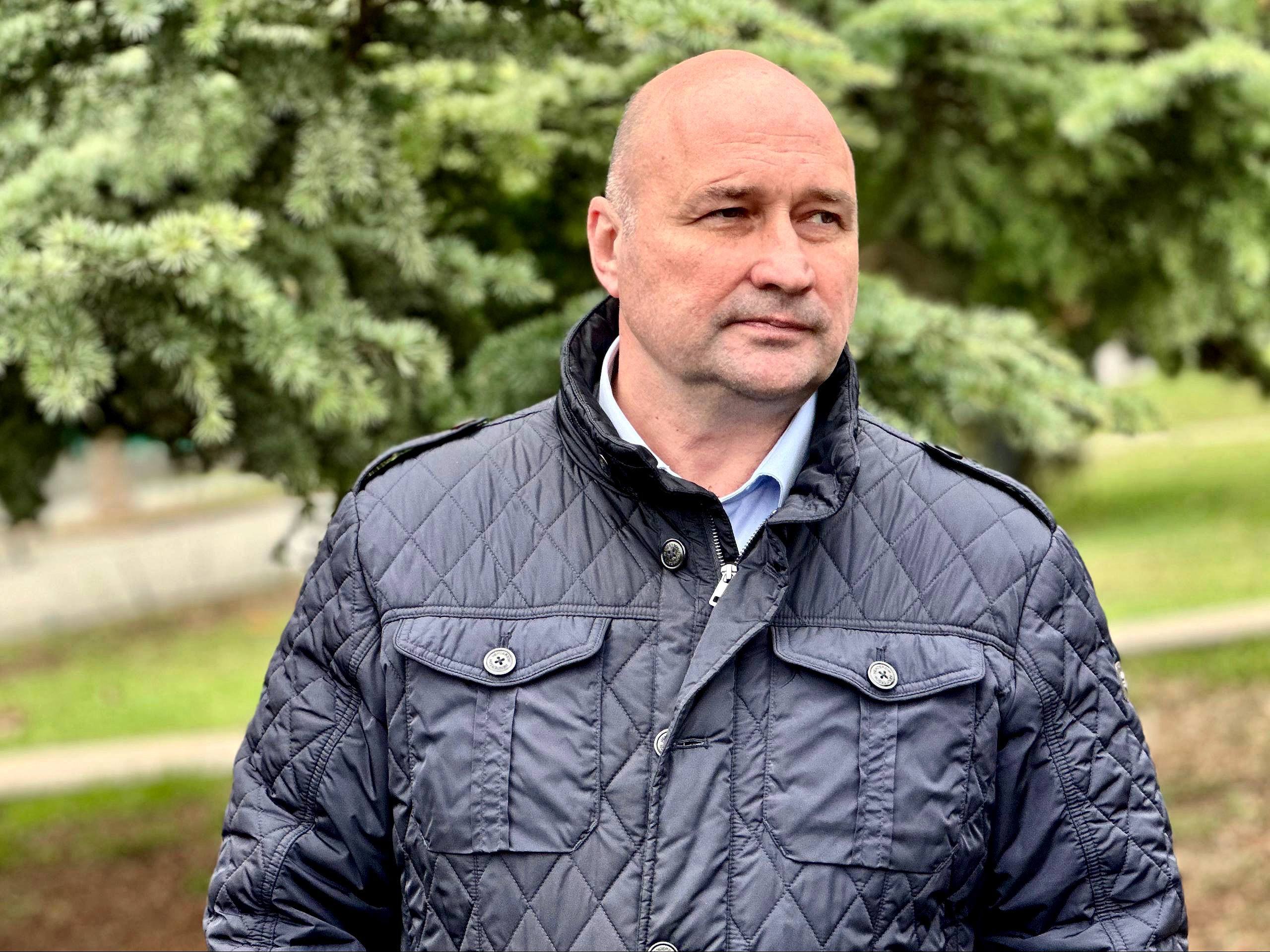 Владимир Немцев: В сквере Севастопольских курсантов встретились с жителями близлежащих домов, чтобы обсудить завершающийся этап благоустройства детской площадки и планы по дальнейшему развитию территории Владимир Немцев: В сквере Севастопольских курсантов встретились с жителями близлежащих домов, чтобы обсудить завершающийся этап благоустройства детской площадки и планы по дальнейшему развитию территории