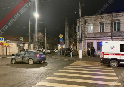 ДТП с участием легковушек произошло на пересечении улиц Карла Маркса и Желябова в Симферополе