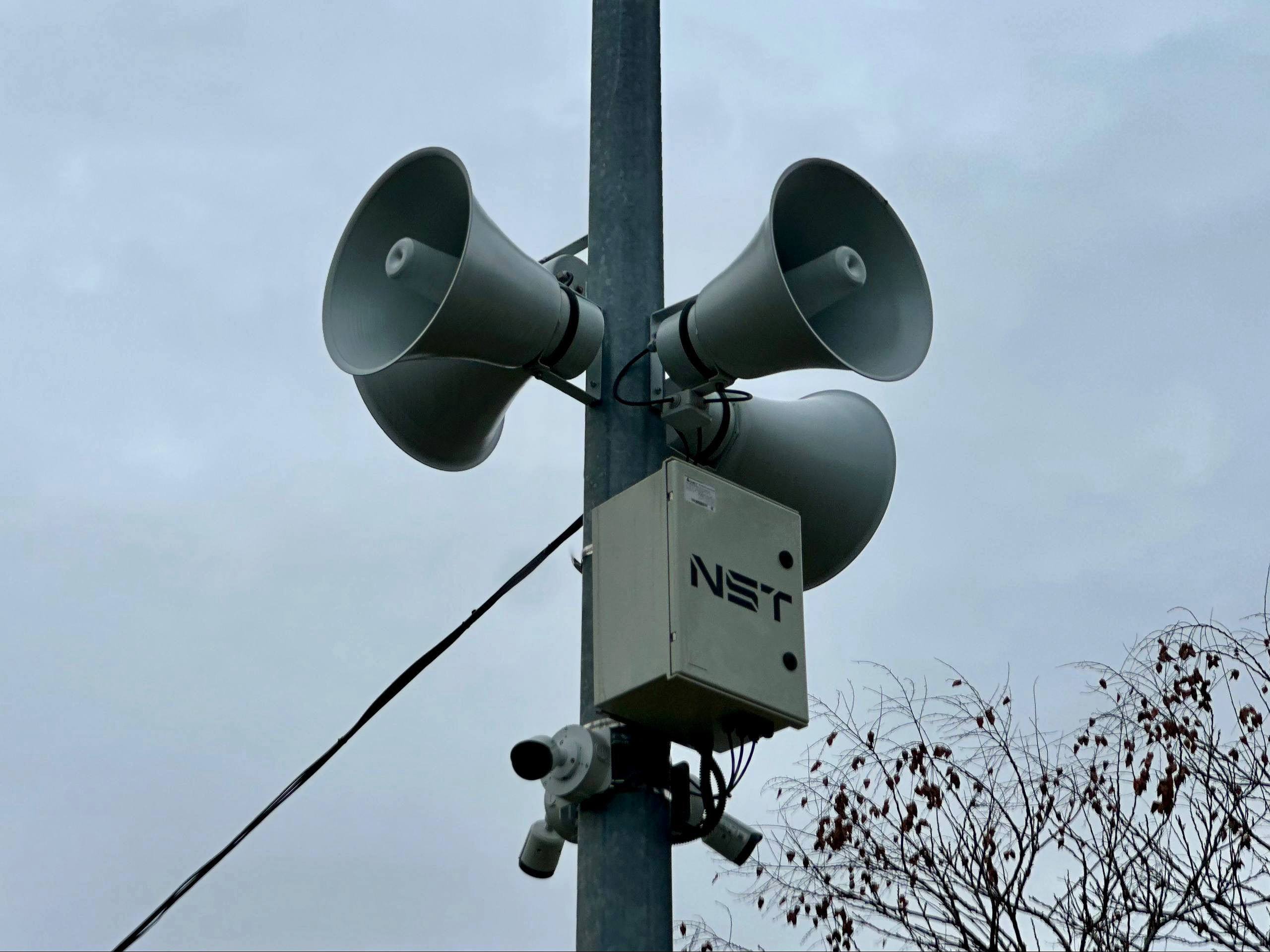 Владимир Немцев: В сквере Севастопольских курсантов встретились с жителями близлежащих домов, чтобы обсудить завершающийся этап благоустройства детской площадки и планы по дальнейшему развитию территории Владимир Немцев: В сквере Севастопольских курсантов встретились с жителями близлежащих домов, чтобы обсудить завершающийся этап благоустройства детской площадки и планы по дальнейшему развитию территории