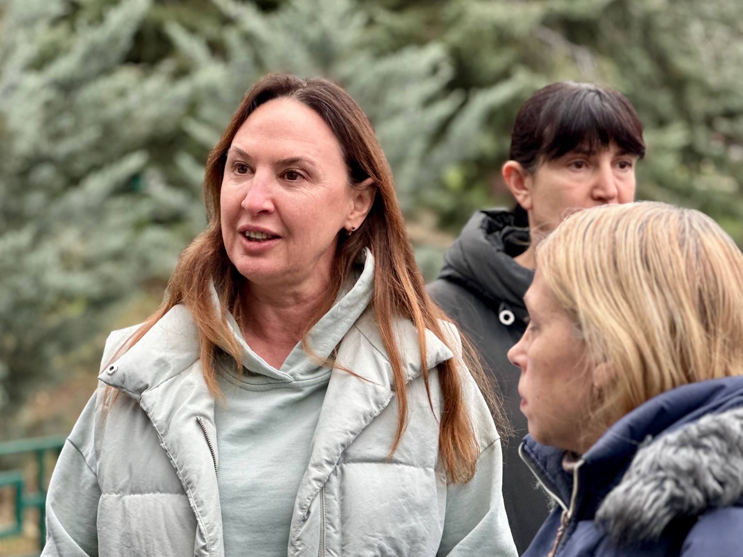 Владимир Немцев: В сквере Севастопольских курсантов встретились с жителями близлежащих домов, чтобы обсудить завершающийся этап благоустройства детской площадки и планы по дальнейшему развитию территории Владимир Немцев: В сквере Севастопольских курсантов встретились с жителями близлежащих домов, чтобы обсудить завершающийся этап благоустройства детской площадки и планы по дальнейшему развитию территории