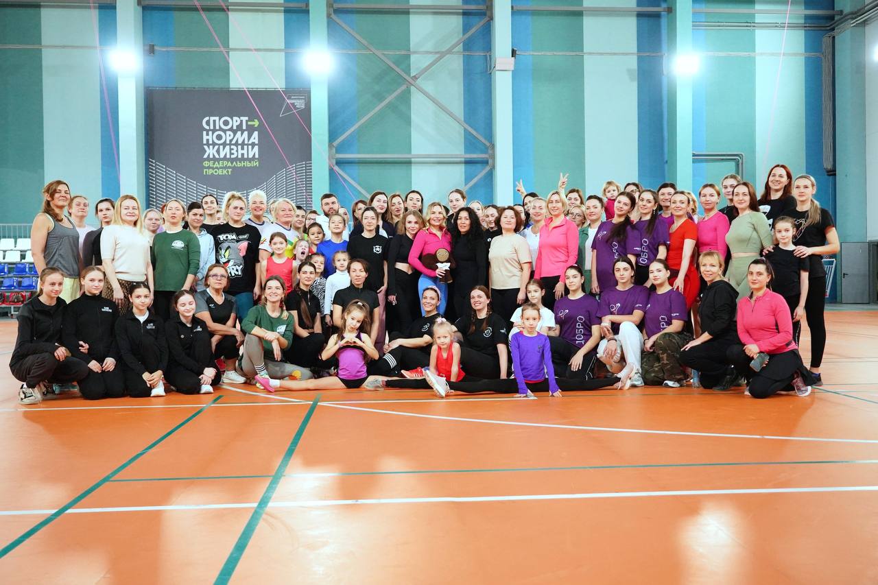 Во Дворце спорта прошла танцевальная зарядка Во Дворце спорта прошла танцевальная зарядка