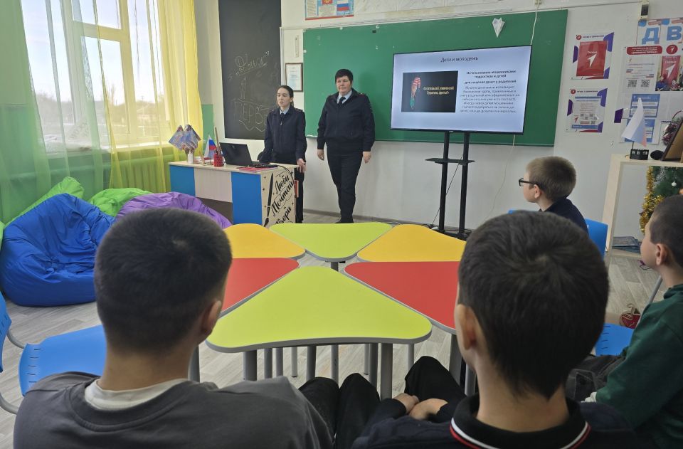 Цифровая гигиена и правовая грамотность: полиция Раздольненского района учит школьников делать «Правильный выбор»