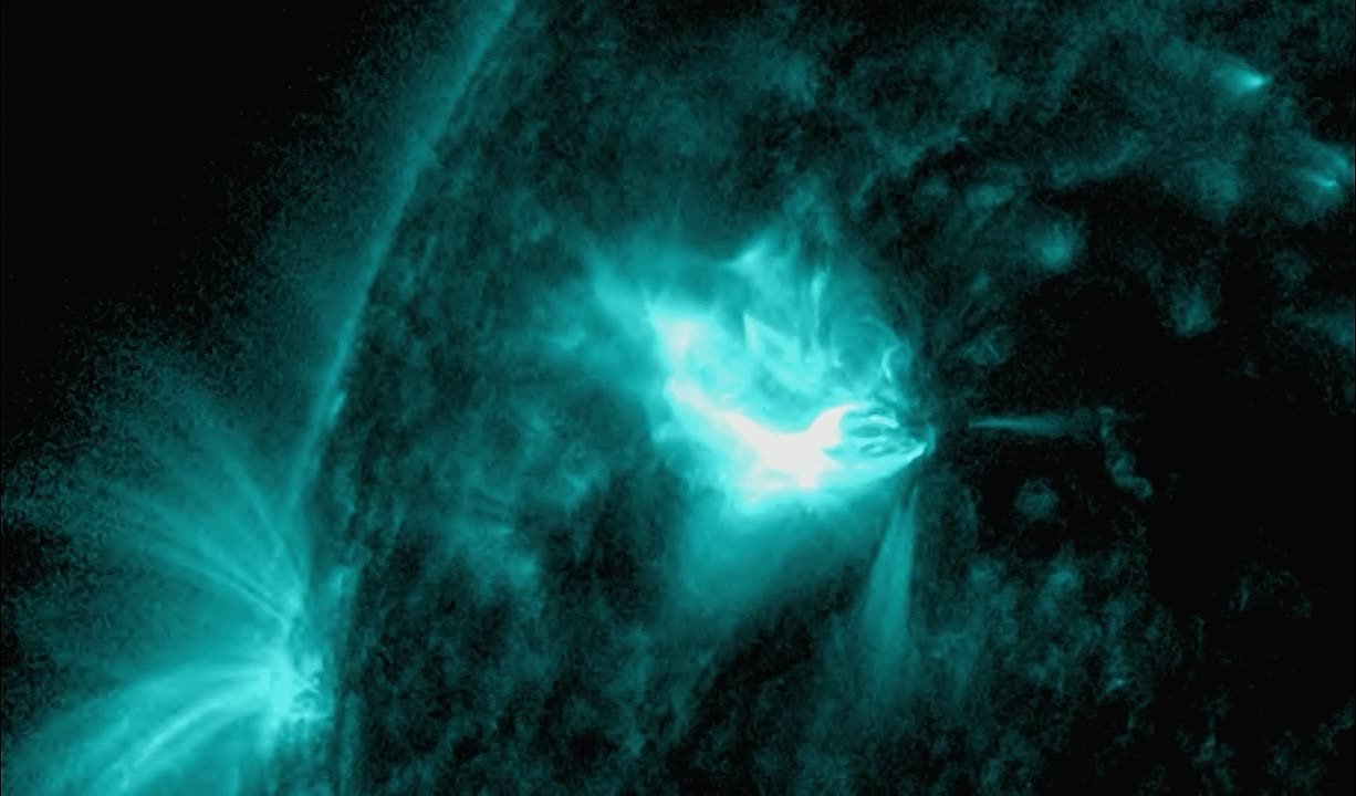 Звезда сменила милость на гнев: на Солнце произошли три сильные вспышки уровня М