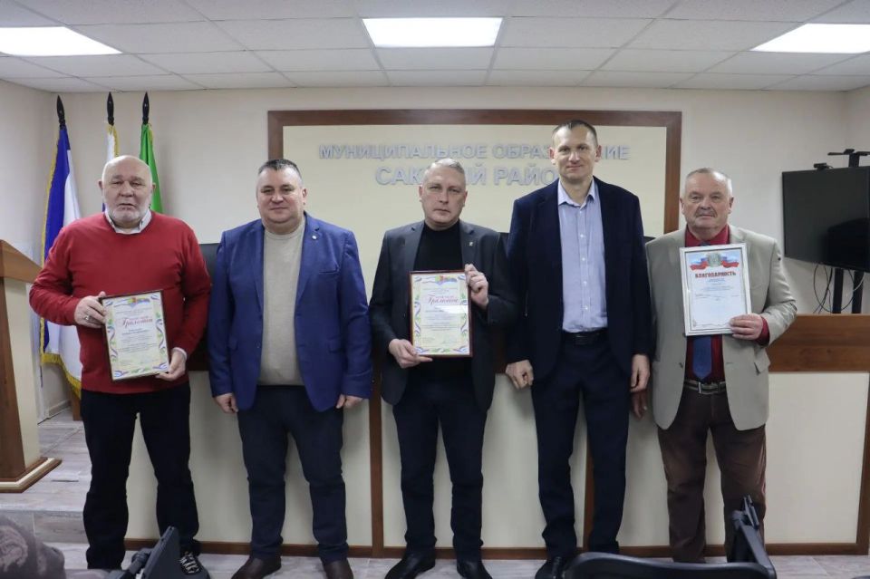 Первый заместитель главы администрации Сакского района Андрей Польченко и председатель Сакского районного совета Михаил Слободяник провели аппаратное совещание с начальниками структурных подразделений администрации... Первый заместитель главы администрации Сакского района Андрей Польченко и председатель Сакского районного совета Михаил Слободяник провели аппаратное совещание с начальниками структурных подразделений администрации...
