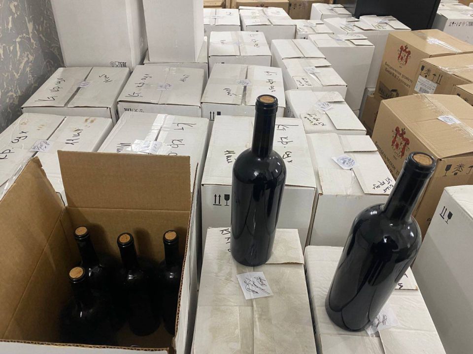 Крымчанин планировал продать опасный алкоголь: У него изъяли порядка 9000 бутылок Крымчанин планировал продать опасный алкоголь: У него изъяли порядка 9000 бутылок