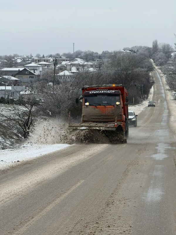 Более 4600 километров дорог очистили от снега в Крыму