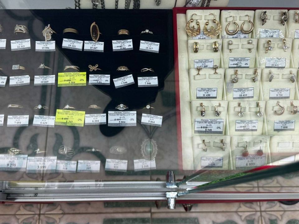 В Симферополе индивидуальный предприниматель пойдёт под суд за организацию незаконного хранения комиссионного золота — изъято более 12 тысяч изделий В Симферополе индивидуальный предприниматель пойдёт под суд за организацию незаконного хранения комиссионного золота — изъято более 12 тысяч изделий