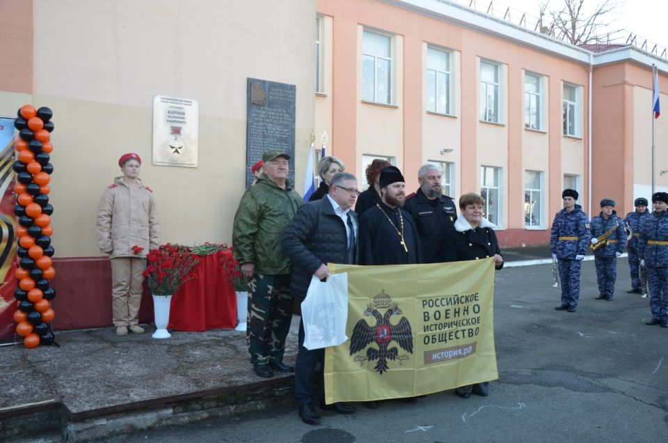 Гимназия №9 города Симферополя получила имя своего выпускника, Героя Советского Союза Валентина Карлова! Гимназия №9 города Симферополя получила имя своего выпускника, Героя Советского Союза Валентина Карлова!