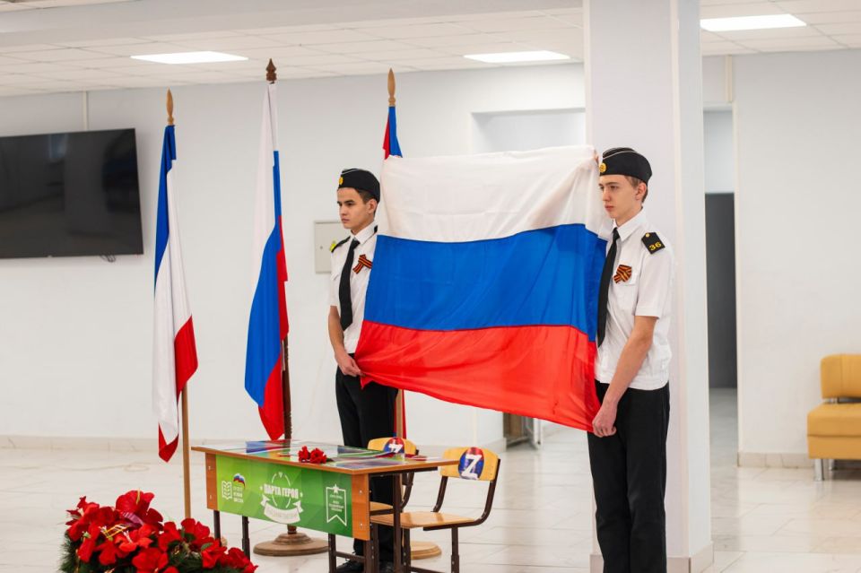 В Симферополе открыта «Парта Героя» В Симферополе открыта «Парта Героя»