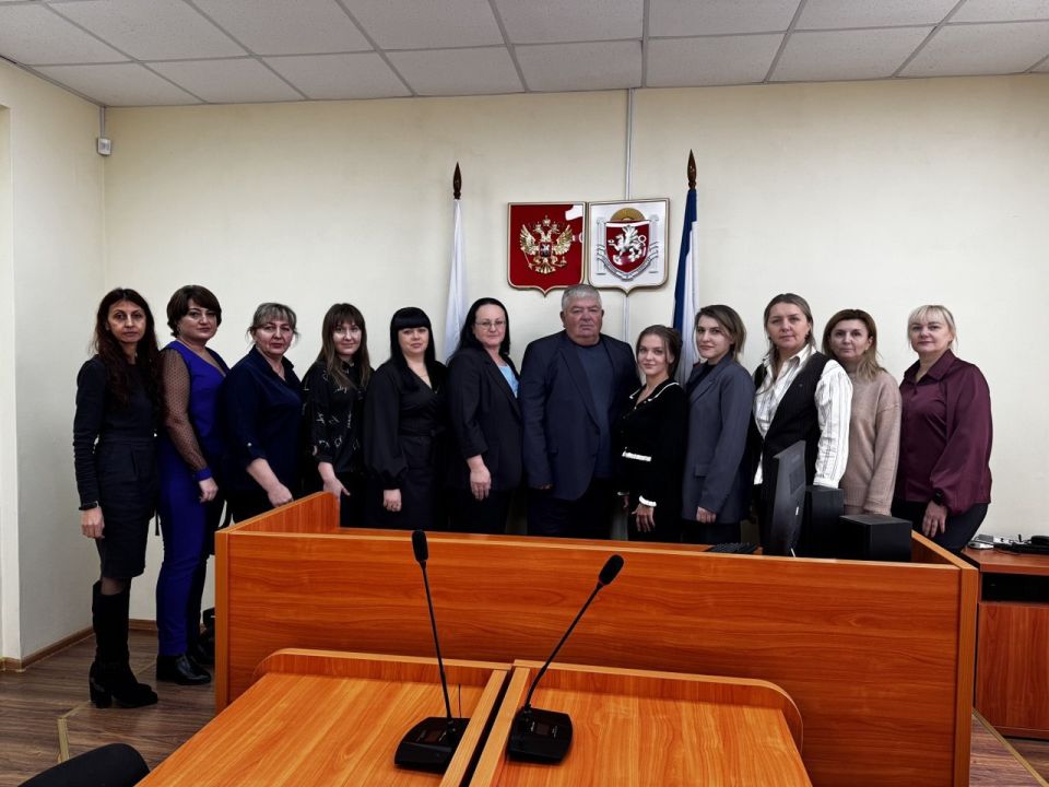 В ходе выезда в Красноперекопский судебный район отмечена необходимость ремонта в его помещениях, а именно напольного покрытия в некоторых кабинетах В ходе выезда в Красноперекопский судебный район отмечена необходимость ремонта в его помещениях, а именно напольного покрытия в некоторых кабинетах