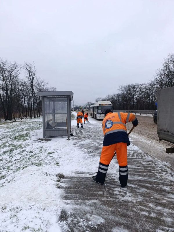 Более 4600 километров дорог очистили от снега в Крыму Более 4600 километров дорог очистили от снега в Крыму