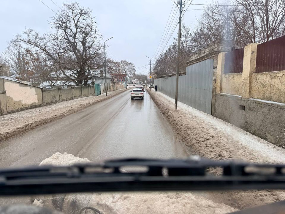 В городе продолжаются антигололедные мероприятия для обеспечения безопасности граждан В городе продолжаются антигололедные мероприятия для обеспечения безопасности граждан