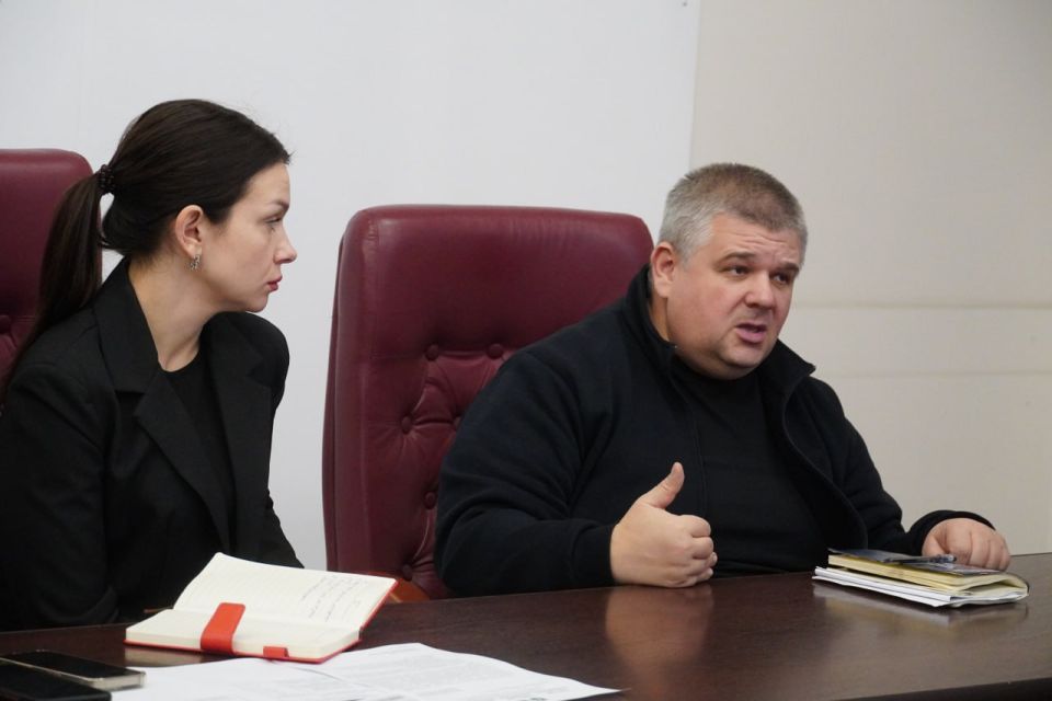 В администрации города Керчи состоялось рабочее совещание главы муниципального образования Дениса Колесника, главы администрации Олега Каторгина с заместителем министра курортов и туризма Республики Крым Николаем Волковым В администрации города Керчи состоялось рабочее совещание главы муниципального образования Дениса Колесника, главы администрации Олега Каторгина с заместителем министра курортов и туризма Республики Крым Николаем Волковым