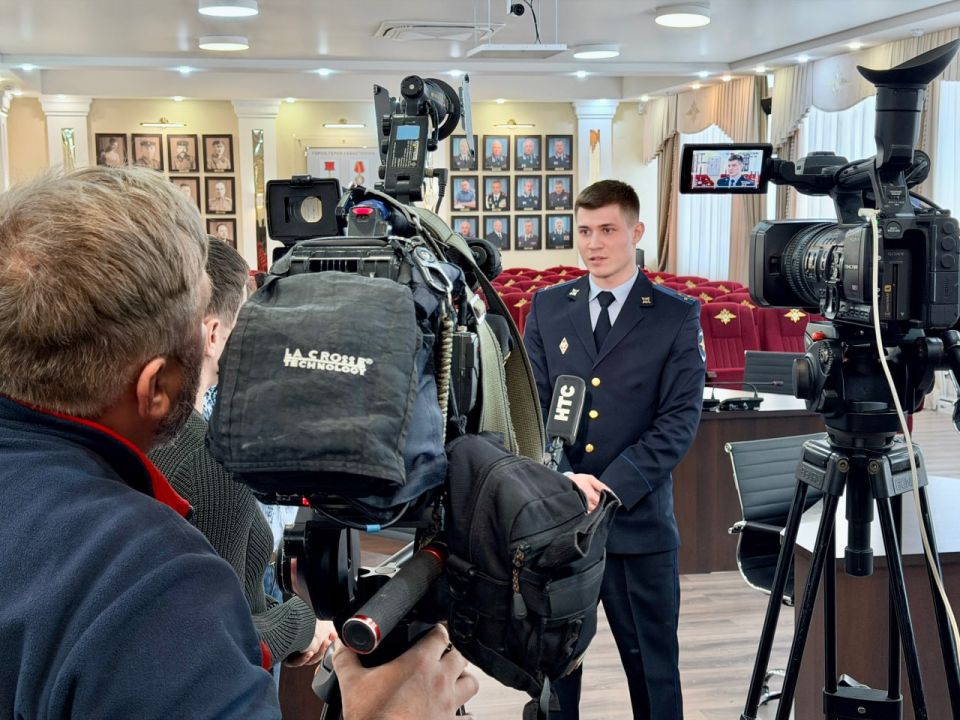 Сегодня в УМВД России по г.Севастополю прошло пресс-мероприятие в связи с началом приема заявлений от старшеклассников, планирующих поступать на учебу в вузы системы МВД Сегодня в УМВД России по г.Севастополю прошло пресс-мероприятие в связи с началом приема заявлений от старшеклассников, планирующих поступать на учебу в вузы системы МВД