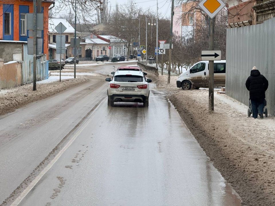 В городе продолжаются антигололедные мероприятия для обеспечения безопасности граждан В городе продолжаются антигололедные мероприятия для обеспечения безопасности граждан